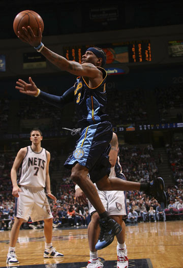 际行动展现 际行动展现