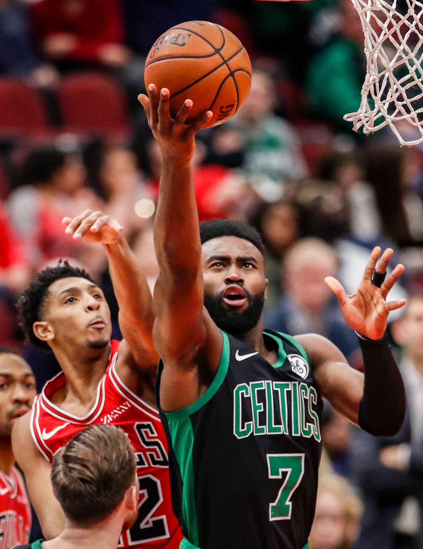 而华子则在 而华子则在